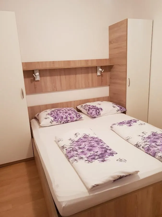 Guest House Lavanda 2 Njivice 0*,  Kroatien