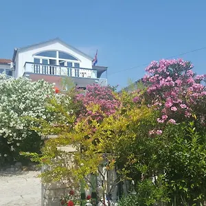 https://oleander-apartment-in-pakostane.hotelinzadar.com